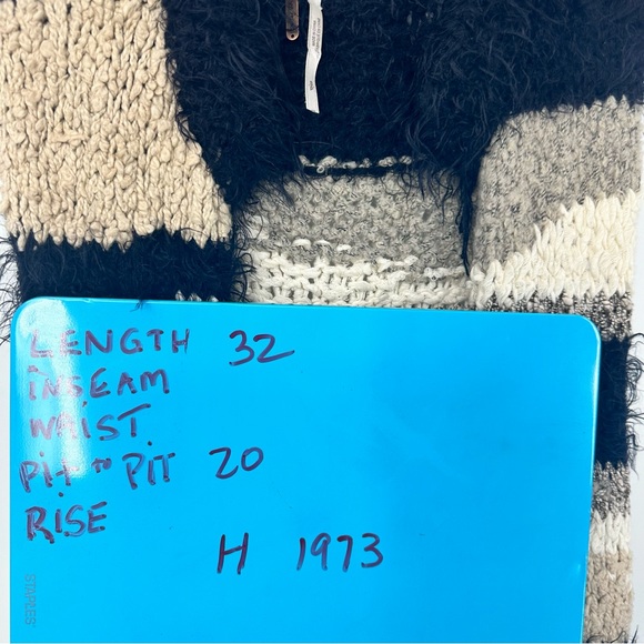 Free People Picture Perfect Shag Fuzzy Vest Small Black White Long | H1973 - Picture 9 of 10